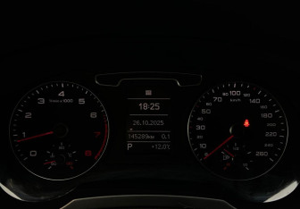 Подержанный автомобиль Audi Q3 2013 года (13 фото)