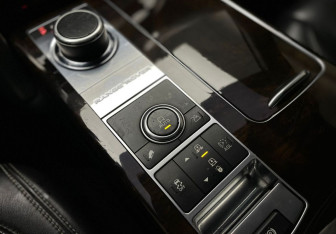 Подержанный автомобиль Land Rover Range Rover 2015 года (17 фото)