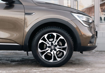 Подержанный автомобиль Renault Arkana 2019 года (9 фото)