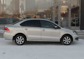 Подержанный автомобиль Volkswagen Polo Sedan 2012 года (4 фото)