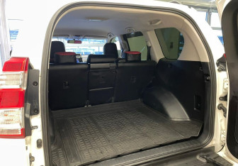 Подержанный автомобиль Toyota Land Cruiser Prado 2015 года (8 фото)