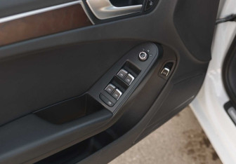 Подержанный автомобиль Audi A4 Sedan 2014 года (17 фото)