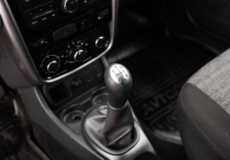 Подержанный автомобиль Renault Duster 2013 года (14 фото)