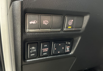 Подержанный автомобиль Nissan Patrol 2011 года (13 фото)