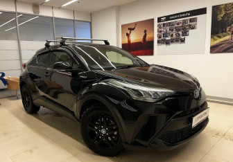 Подержанный автомобиль Toyota C-HR 2019 года (4 фото)
