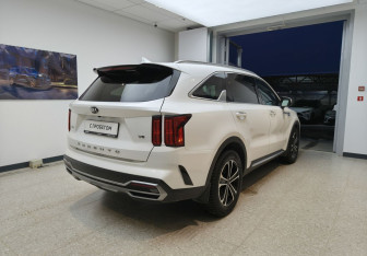 Подержанный автомобиль Kia Sorento 2021 года (4 фото)