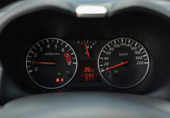 Подержанный автомобиль Nissan Note 2012 года (13 фото)