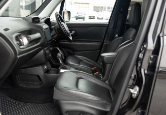 Подержанный автомобиль Jeep Renegade 2018 года (20 фото)