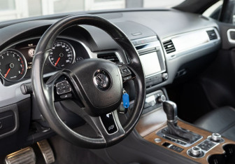 Подержанный автомобиль Volkswagen Touareg 2015 года (11 фото)
