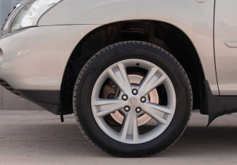 Подержанный автомобиль Lexus RX 2007 года (9 фото)