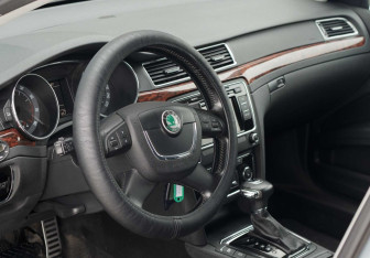 Подержанный автомобиль Skoda Superb Wagon 2012 года (11 фото)