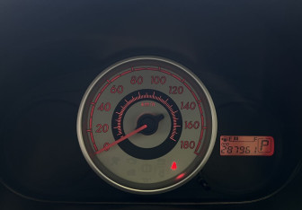 Подержанный автомобиль Mazda Demio 2007 года (11 фото)