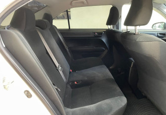 Подержанный автомобиль Toyota Corolla Sedan 2019 года (10 фото)