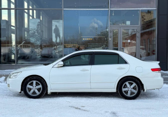 Подержанный автомобиль Honda Inspire 2003 года (8 фото)