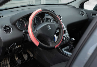 Подержанный автомобиль Peugeot 408 2013 года (11 фото)