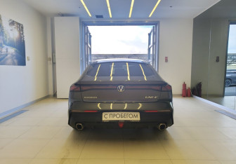 Подержанный автомобиль Changan UNI-V 2023 года (5 фото)