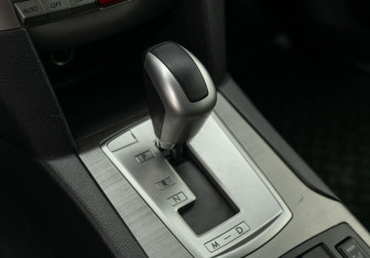 Подержанный автомобиль Subaru Legacy Sedan 2011 года (15 фото)