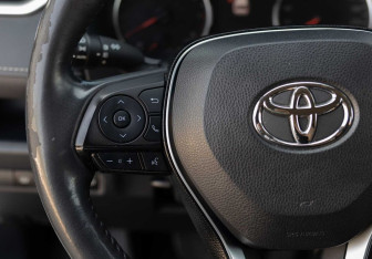 Подержанный автомобиль Toyota RAV4 2020 года (12 фото)