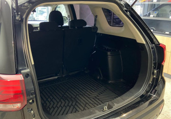 Подержанный автомобиль Mitsubishi Outlander 2016 года (11 фото)