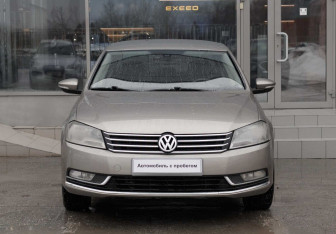 Подержанный автомобиль Volkswagen Passat Sedan 2012 года (2 фото)