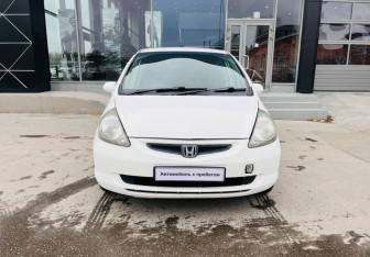 Подержанный автомобиль Honda Fit 2006 года (2 фото)