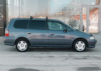 Подержанный автомобиль Honda Odyssey Compactvan 2002 года (4 фото)