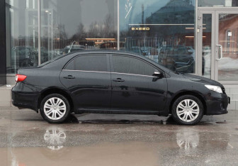 Подержанный автомобиль Toyota Corolla Sedan 2013 года (4 фото)