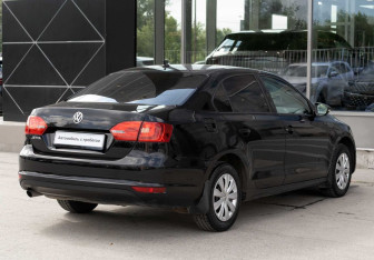 Подержанный автомобиль Volkswagen Jetta Sedan 2014 года (5 фото)