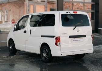 Подержанный автомобиль Nissan NV200 2014 года (7 фото)