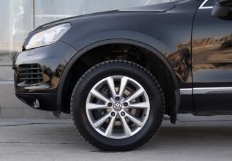 Подержанный автомобиль Volkswagen Touareg 2012 года (9 фото)