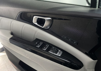 Подержанный автомобиль Kia Carnival 2021 года (17 фото)