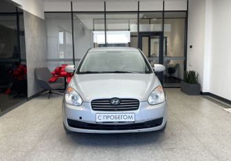 Подержанный автомобиль Hyundai Verna Sedan 2008 года (2 фото)