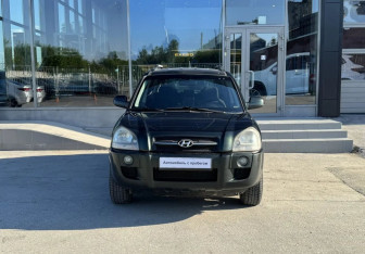 Подержанный автомобиль Hyundai Tucson 2006 года (2 фото)