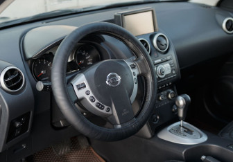 Подержанный автомобиль Nissan Qashqai 2008 года (11 фото)
