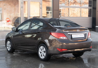 Подержанный автомобиль Hyundai Solaris Sedan 2015 года (7 фото)