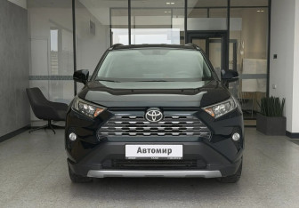 Подержанный автомобиль Toyota RAV4 2019 года (2 фото)