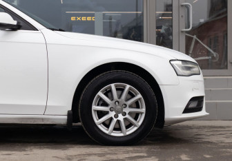 Подержанный автомобиль Audi A4 Sedan 2012 года (9 фото)