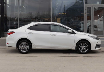 Подержанный автомобиль Toyota Corolla Sedan 2018 года (4 фото)