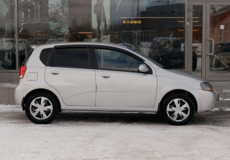 Подержанный автомобиль Chevrolet Aveo Hatchback 2006 года (4 фото)