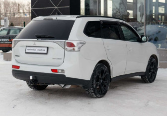 Подержанный автомобиль Mitsubishi Outlander 2013 года (5 фото)