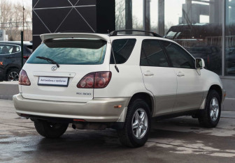 Подержанный автомобиль Lexus RX 2000 года (5 фото)