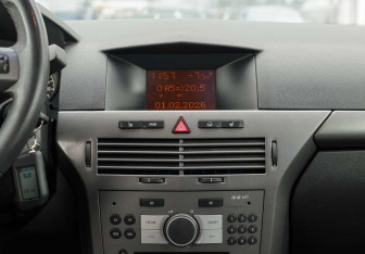 Подержанный автомобиль Opel Astra Hatchback 2006 года (14 фото)