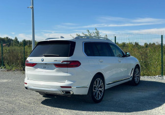 Подержанный автомобиль BMW X7 2019 года (4 фото)