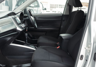 Подержанный автомобиль Toyota Corolla Wagon 2018 года (18 фото)