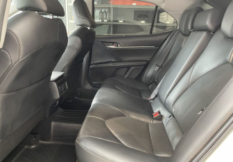 Подержанный автомобиль Toyota Camry Sedan 2018 года (10 фото)