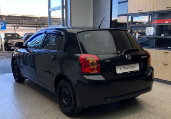 Подержанный автомобиль Toyota Corolla Hatchback 2006 года (7 фото)