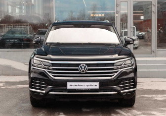 Подержанный автомобиль Volkswagen Touareg 2021 года (2 фото)