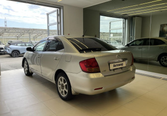 Подержанный автомобиль Toyota Allion 2002 года (6 фото)