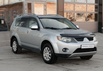 Подержанный автомобиль Mitsubishi Outlander 2008 года (3 фото)