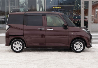 Подержанный автомобиль Toyota Tank 2019 года (4 фото)